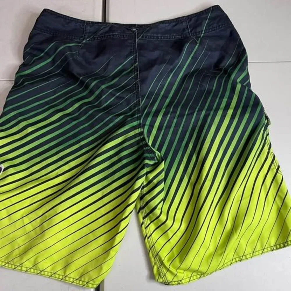O'Neill Men's Green and Black Gradient Board Shorts 32